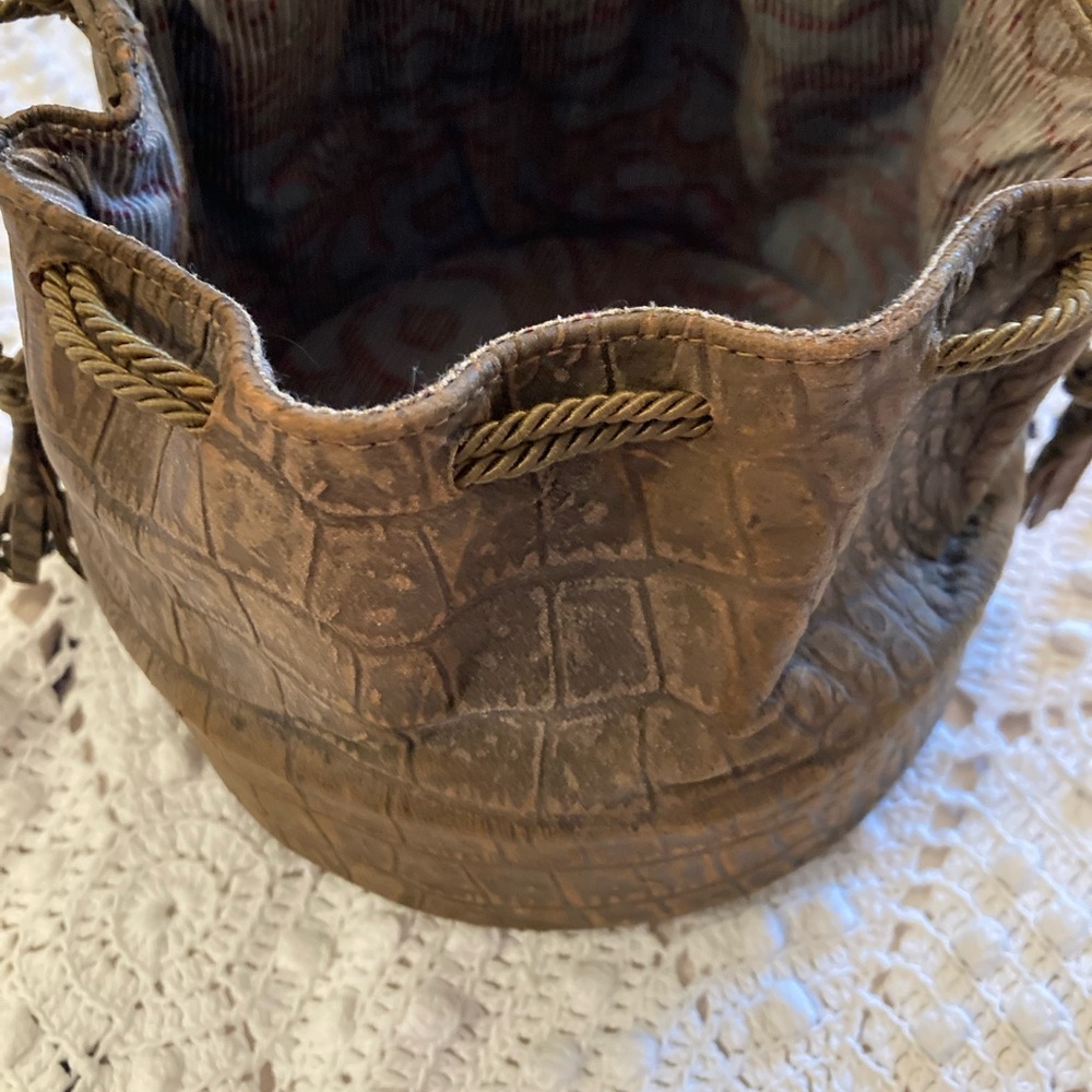 Antique crocodile pouch. - Picture 2 of 11